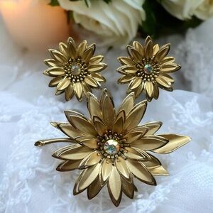 1960s Aurora Borealis Floral Gold Tone Brooch & Clip-on Earrings
